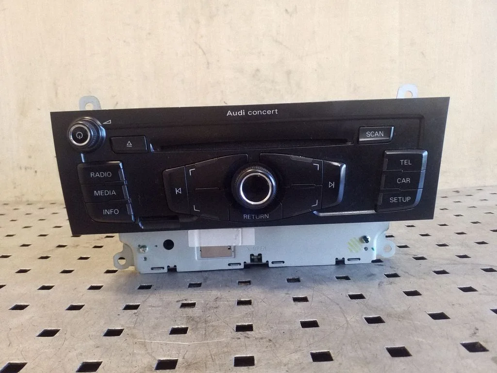 Radio/CD/DVD atskaņotājs/navigācija 8T2035186P