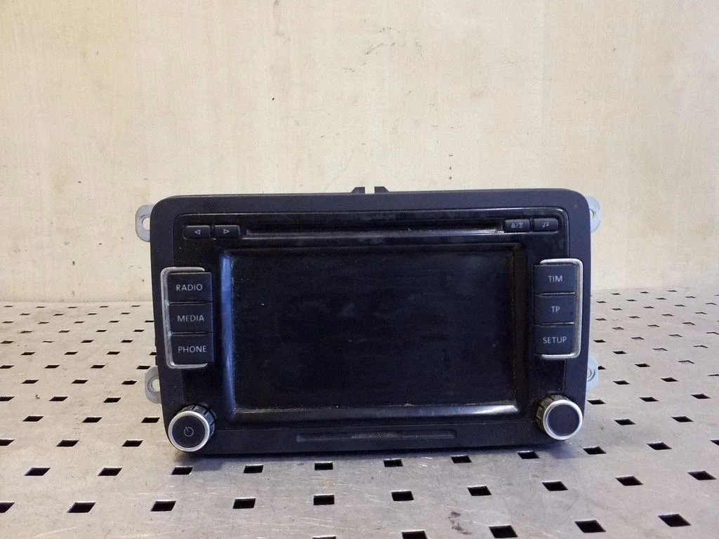 Radio/CD/DVD atskaņotājs/navigācija – Volkswagen Tiguan (2007-2016)