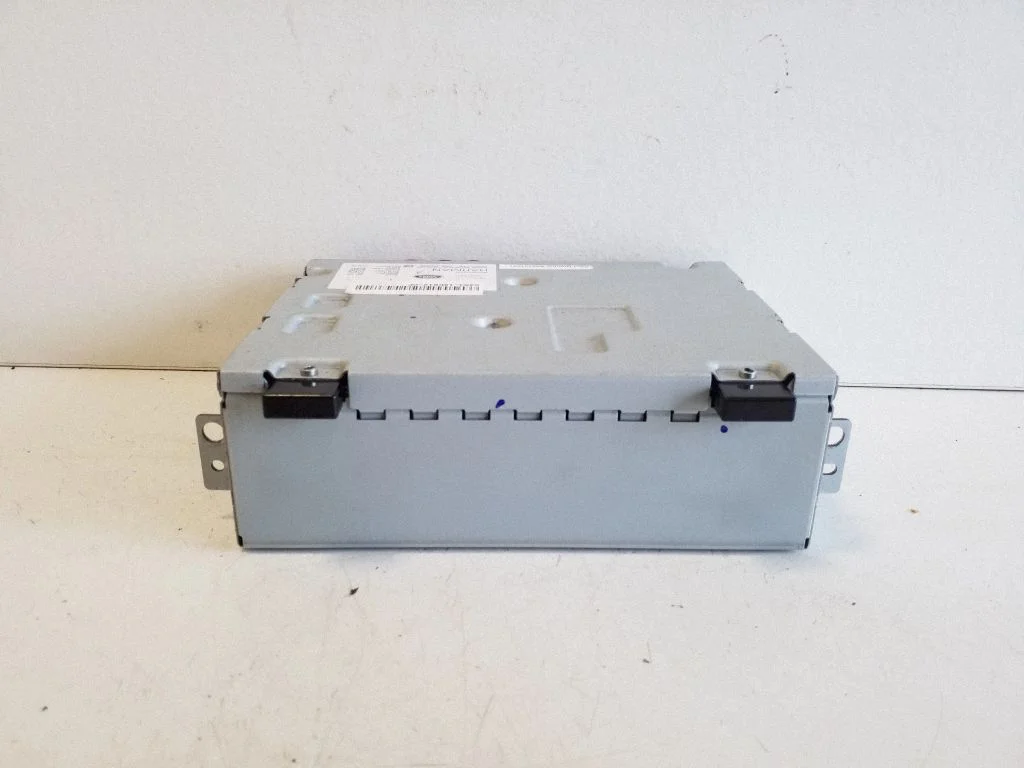 Radio/CD/DVD/GPS head unit – Jaguar XE (2015-)