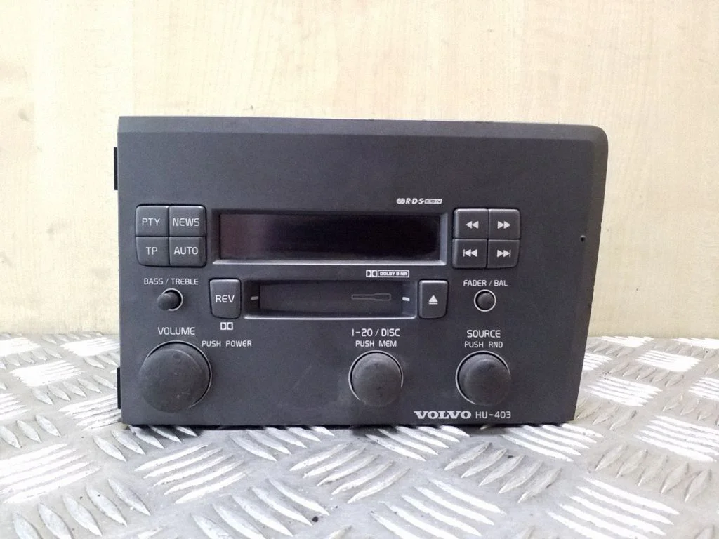 Radio/CD/DVD/GPS head unit – Volvo V70 (2000-2004)