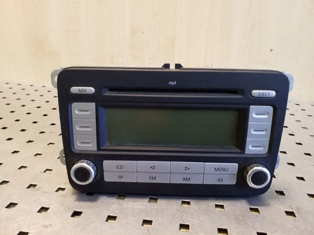 Radio/CD/DVD/GPS head unit 5M0035186C