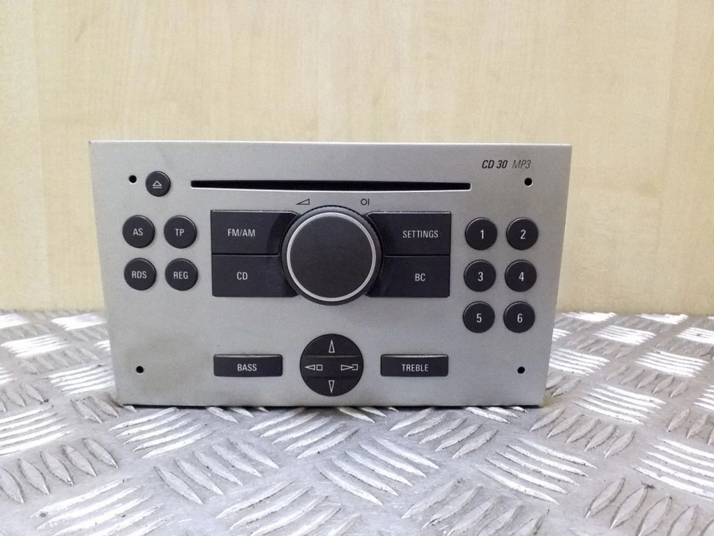 Radio, odtwarzacz CD/DVD, nawigacja UCHUK6