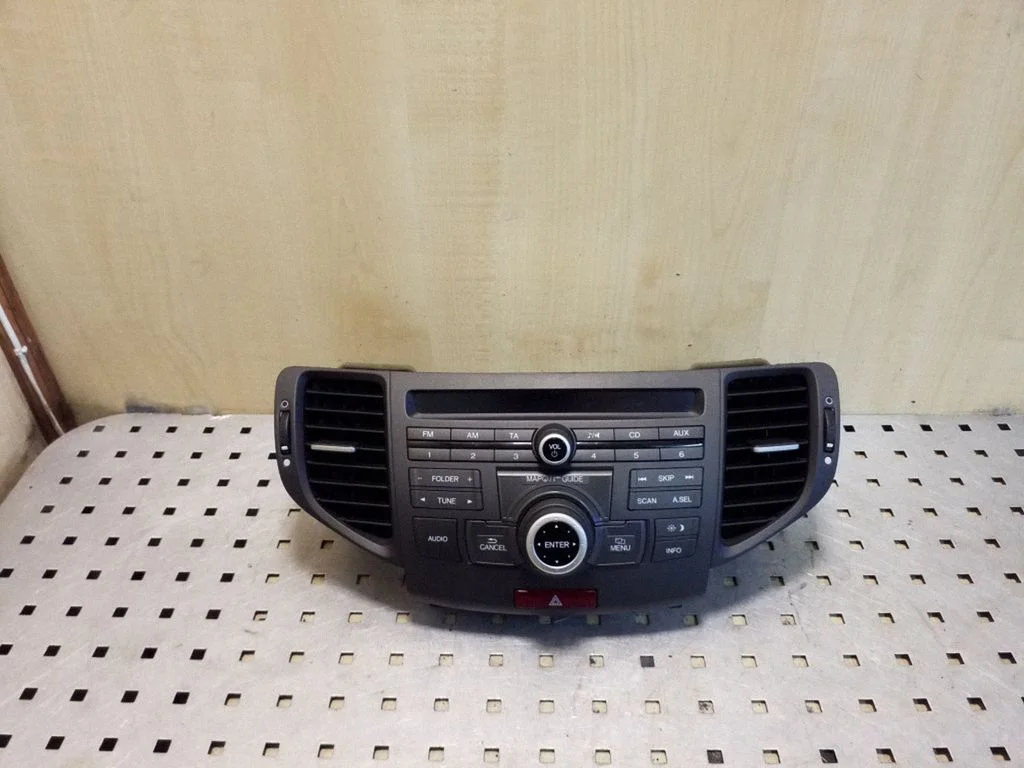 Radio/CD/DVD/GPS head unit – Honda Accord (2008-2016)