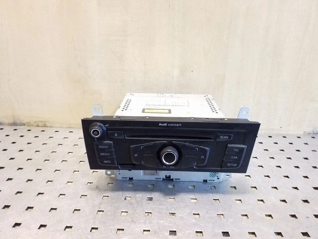 Radio/CD/DVD atskaņotājs/navigācija 8T2035186C