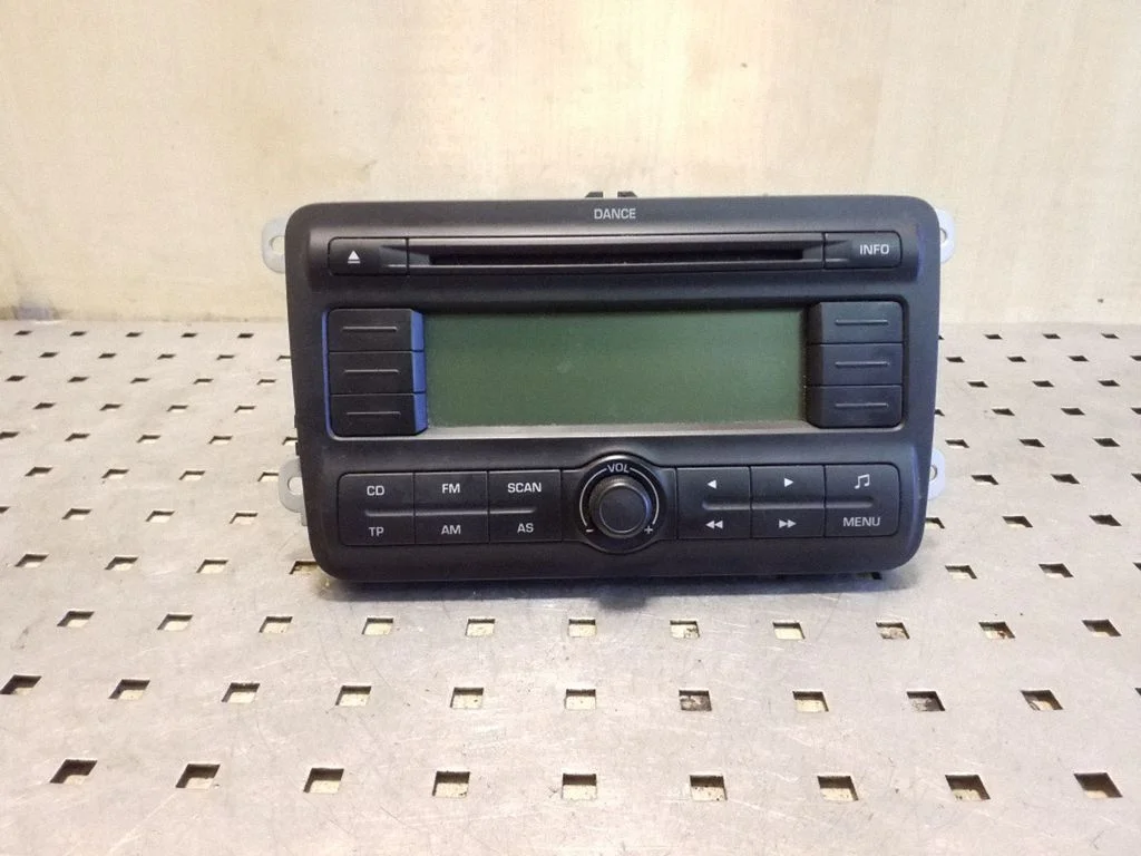 Radio/CD/DVD/GPS head unit 5J0035161A