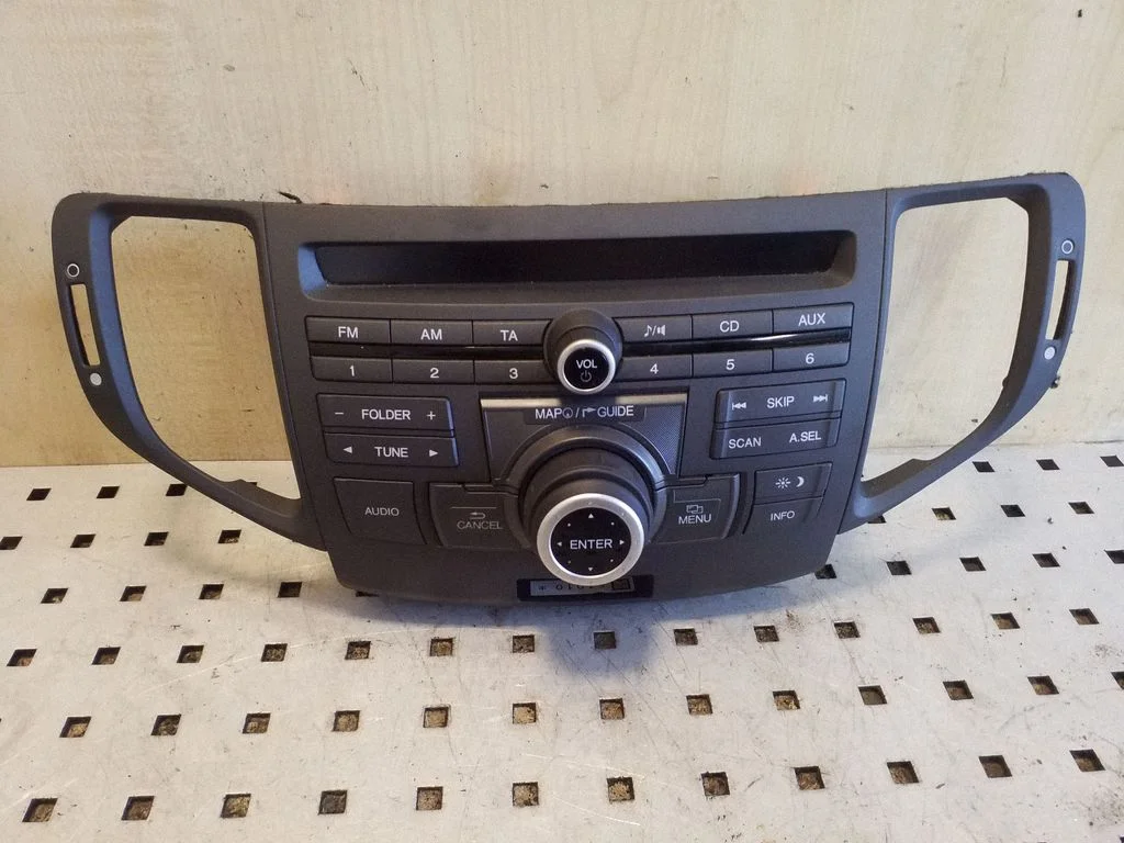 Radio/CD/DVD/GPS head unit – Honda Accord (2008-2016)
