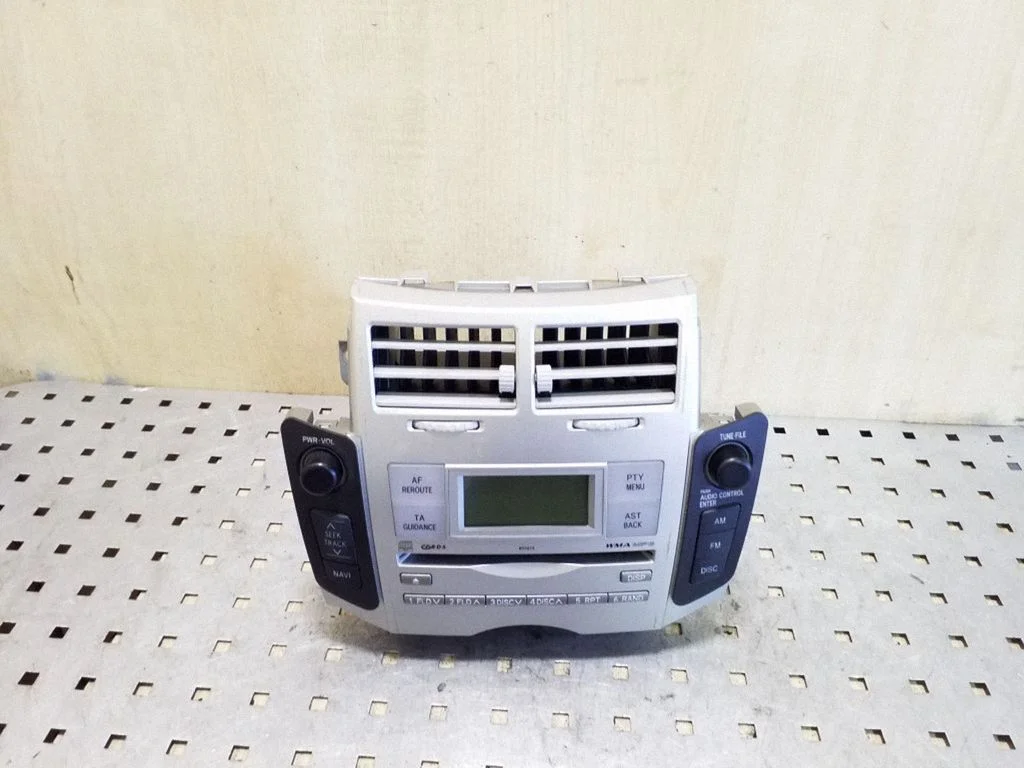 Radio/CD/DVD/GPS head unit – Toyota Yaris (2006-2011)