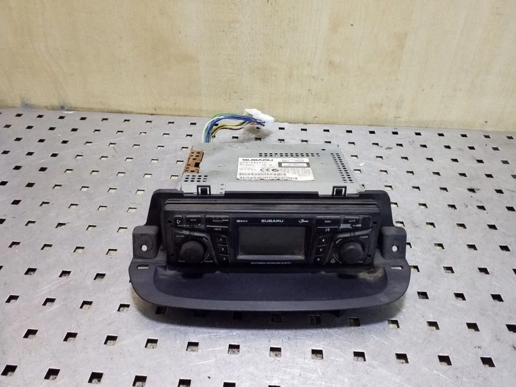 Radio/CD/DVD/GPS head unit H001ESA010