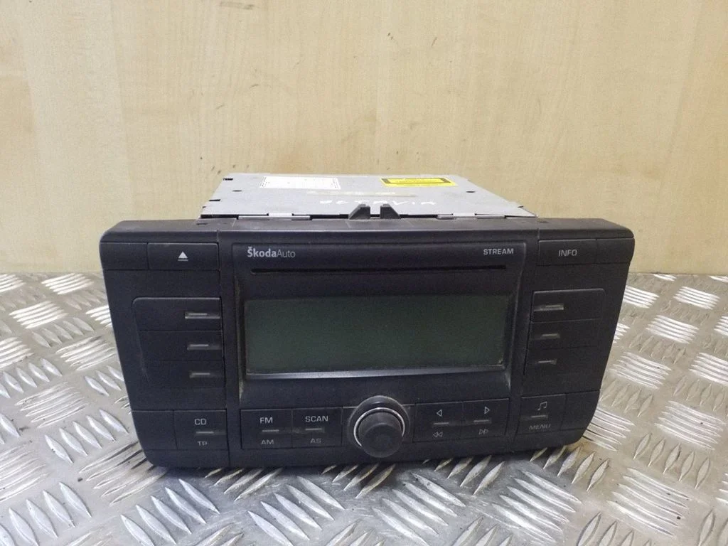 Raadio / CD/DVD-mängija / navigatsioon – Skoda Octavia Mk2 (1Z) (2004-2013)