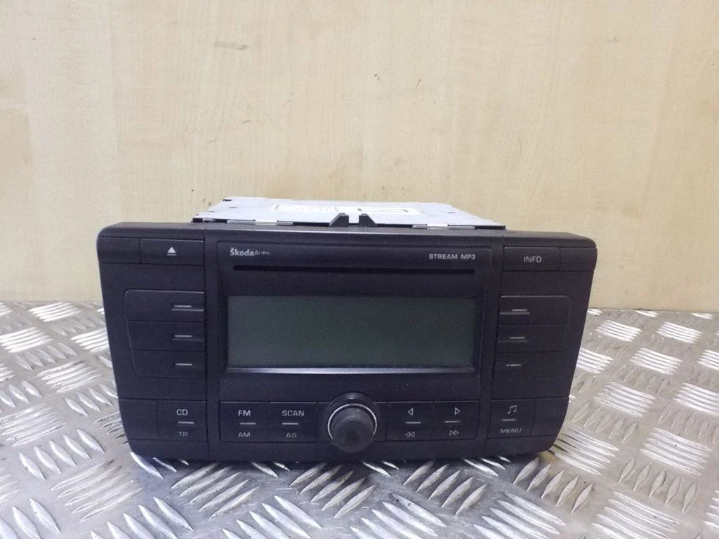 Raadio / CD/DVD-mängija / navigatsioon – Skoda Octavia Mk2 (1Z) (2004-2013)