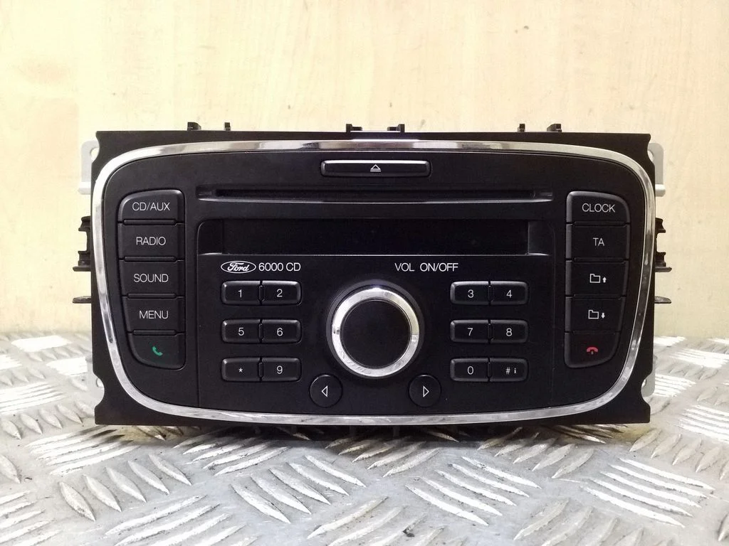 Radio/CD/DVD atskaņotājs/navigācija BS7T18C815AH