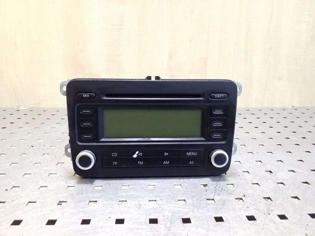 Radio/CD/DVD atskaņotājs/navigācija – Volkswagen Passat B6 (2005-2010)