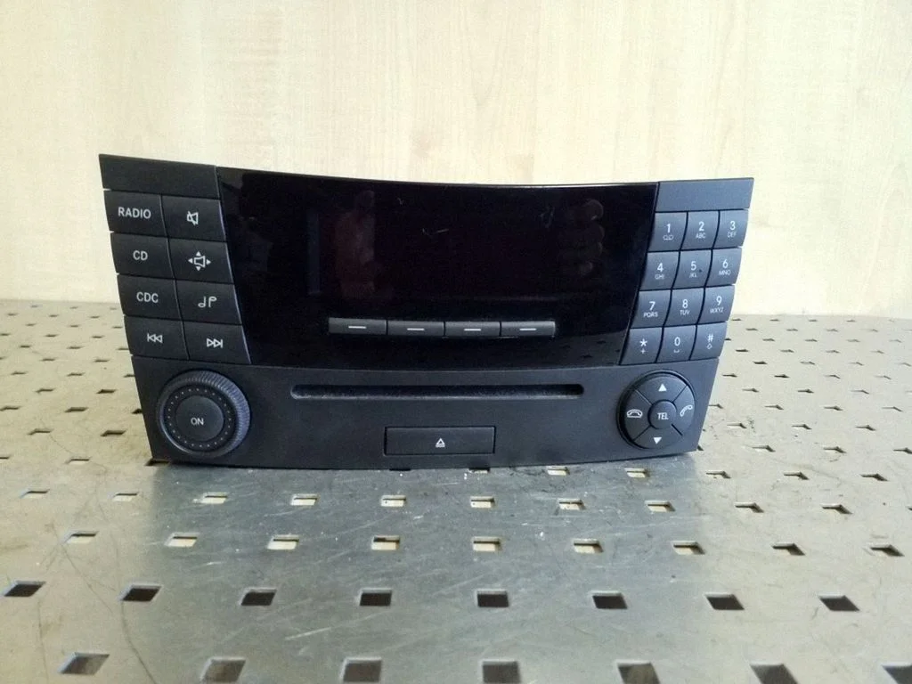 Radio/CD/DVD/GPS head unit – Mercedes-Benz E-Class W211 (2002-2009)