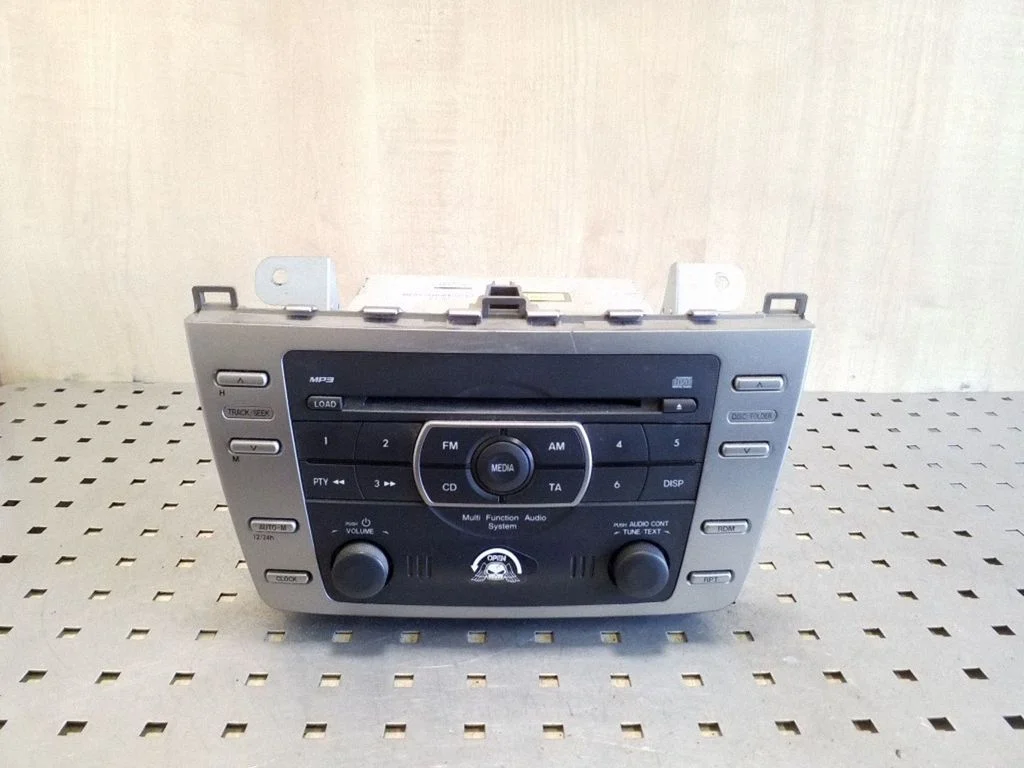 Radio/CD/DVD/GPS head unit GS1D669R0C
