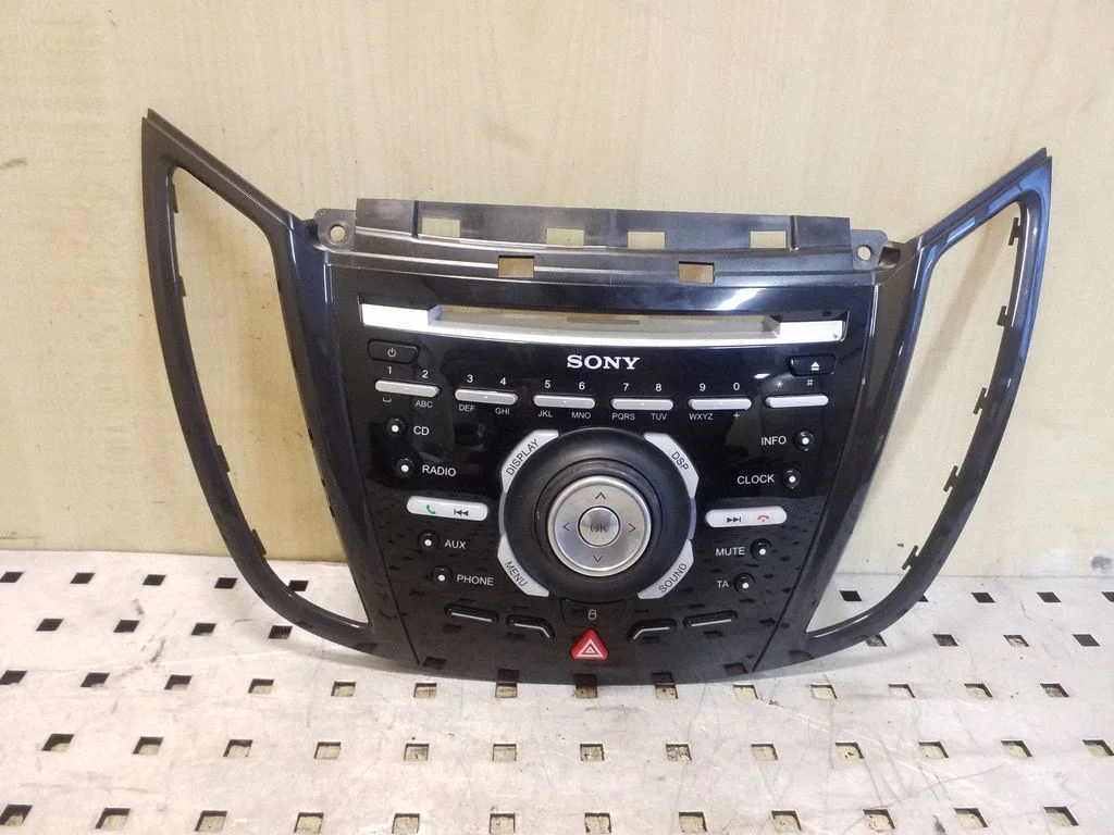 Radio/CD/DVD/GPS head unit CV4T18K811SA