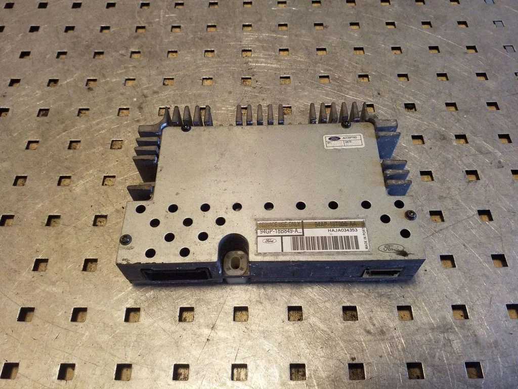 Helivõimendi 94AP18T806AA