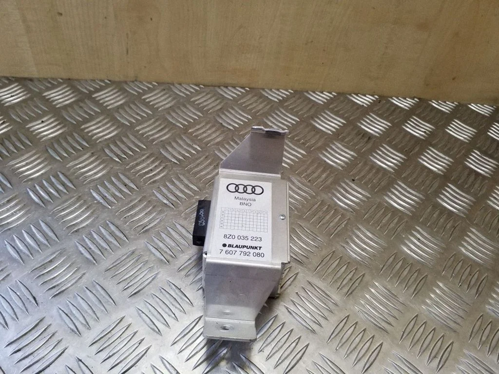 Sound amplifier 8Z0035223