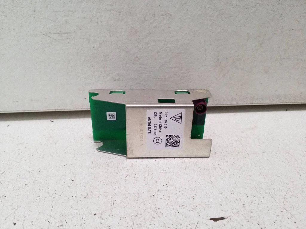Antenni võimendi – Porsche Taycan 9J1 (2019-)