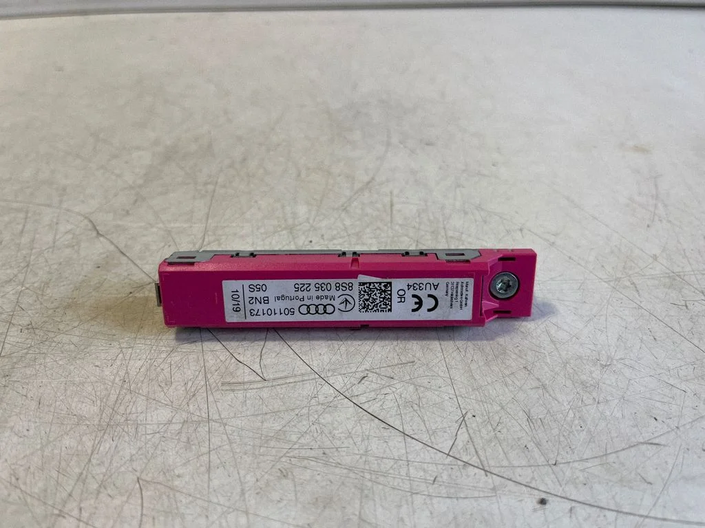Aerial antenna amplifier – Audi TT TTS RS Mk3 8S (2014-)