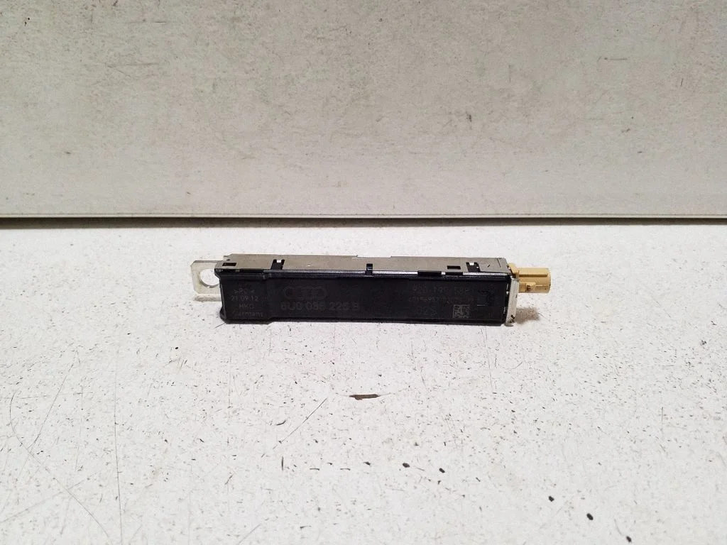Antenas pastiprinātājs 8U0035225B