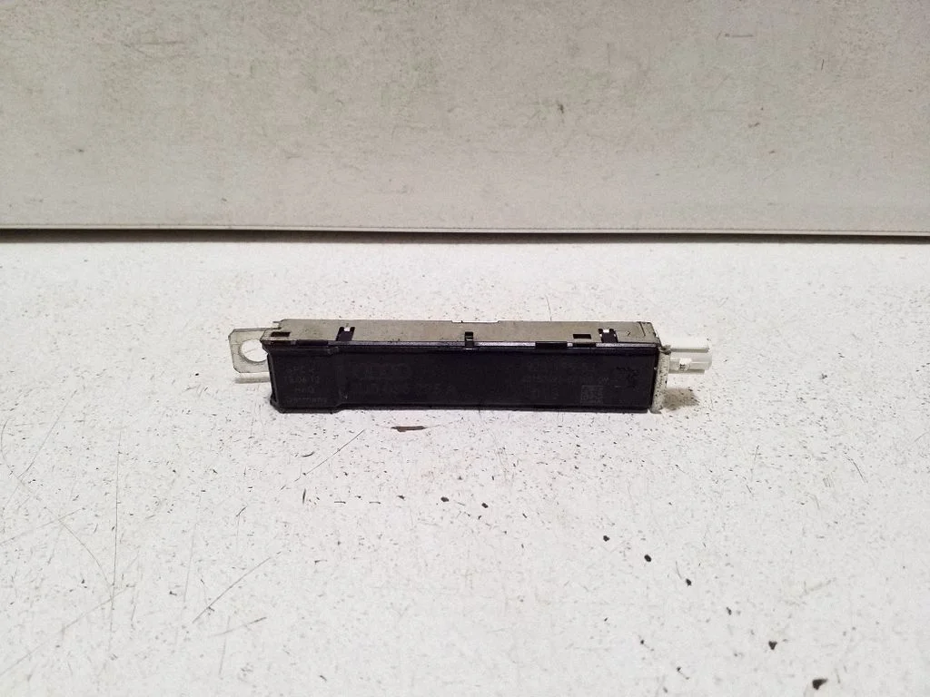 Antenas pastiprinātājs 8U0035225A