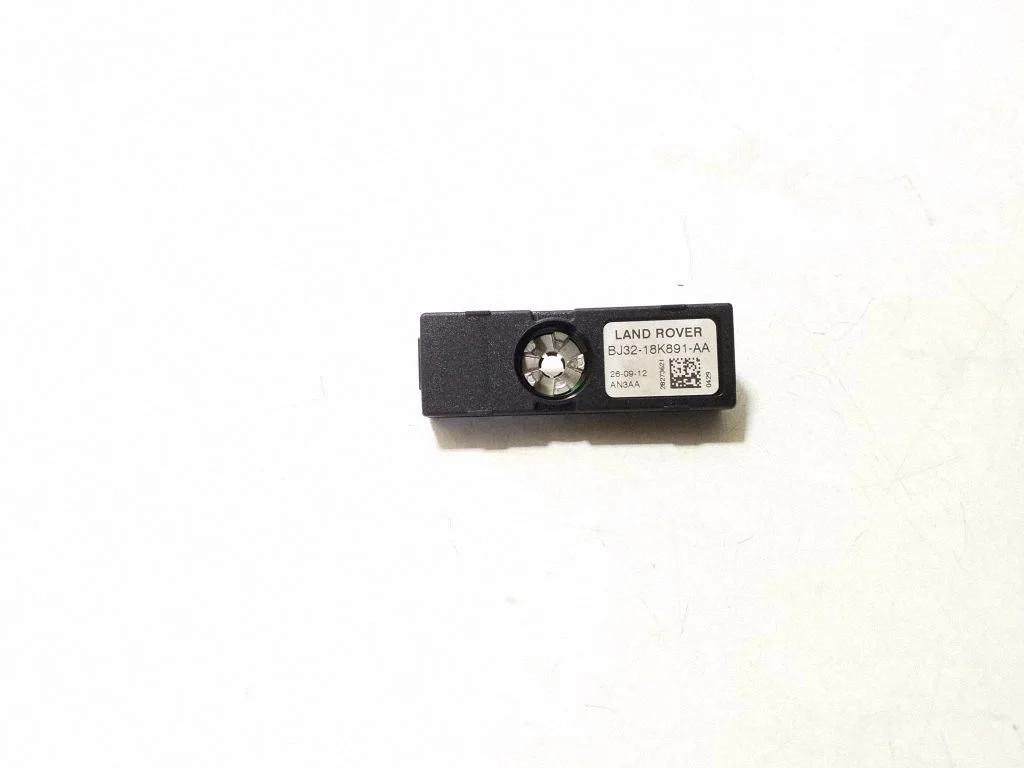 Wzmacniacz antenowy BJ3218K891AA