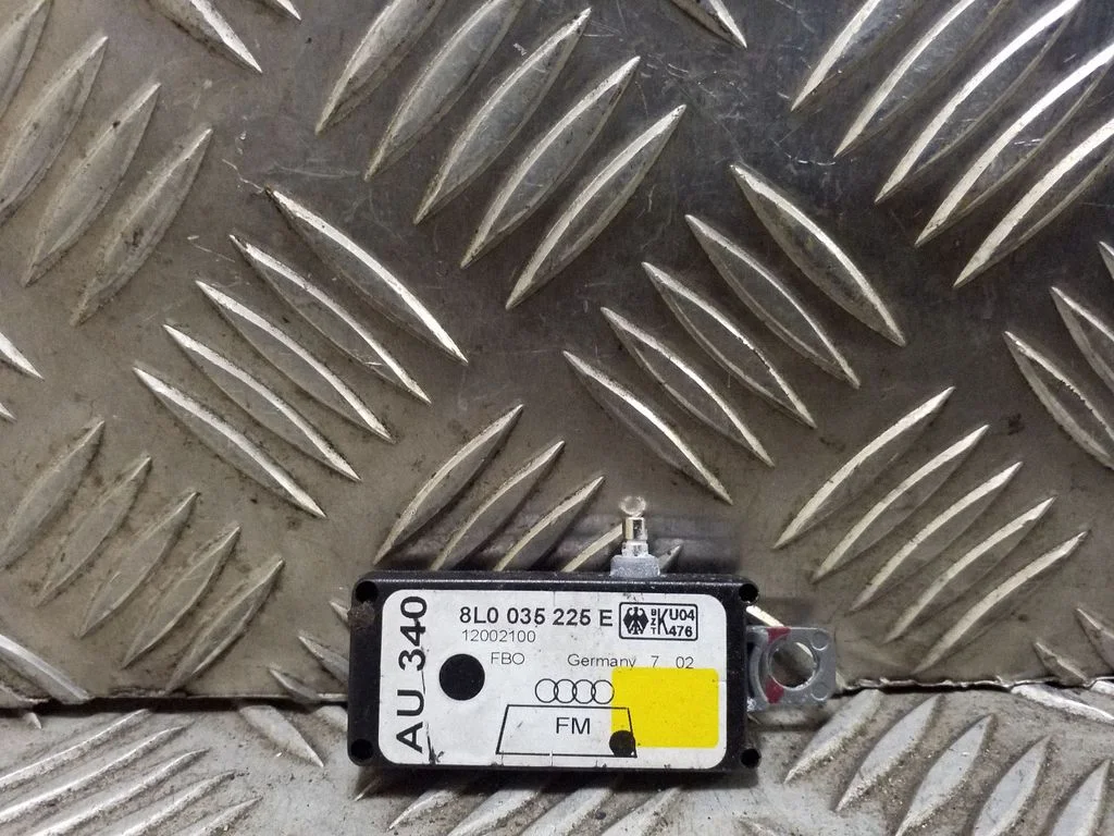 Antenas pastiprinātājs 8L0035225E
