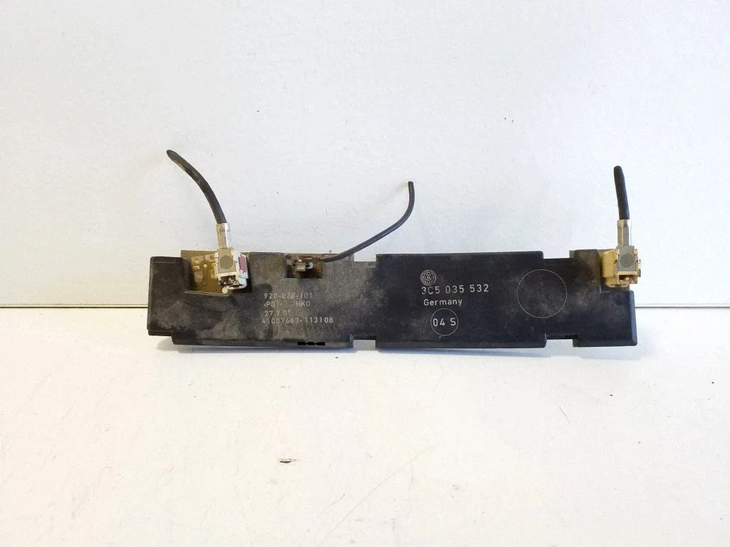 Aerial antenna amplifier – Volkswagen Passat B6 (2005-2010)