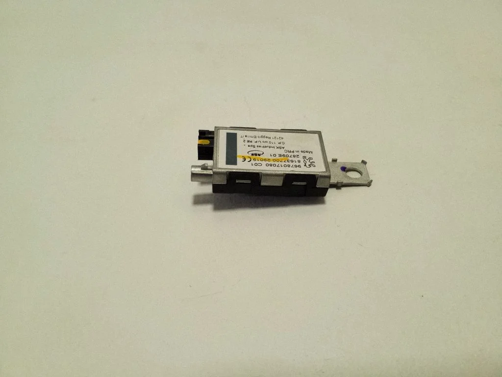 Antenas pastiprinātājs 9678017880