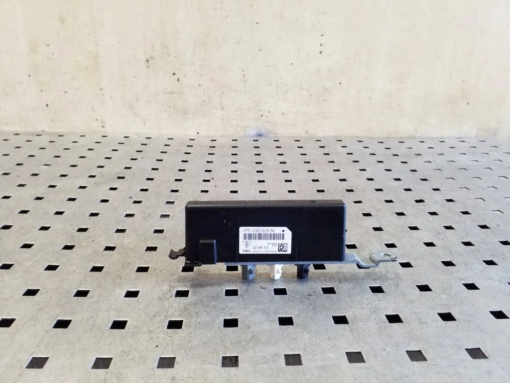 Aerial antenna amplifier – Porsche Cayenne (92A) (2010-2017)