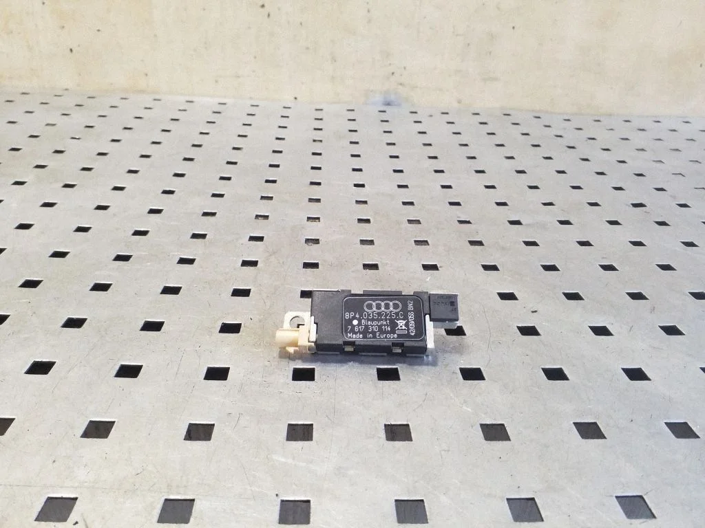 Aerial antenna amplifier – Audi A3 S3 8P (2003-2012)