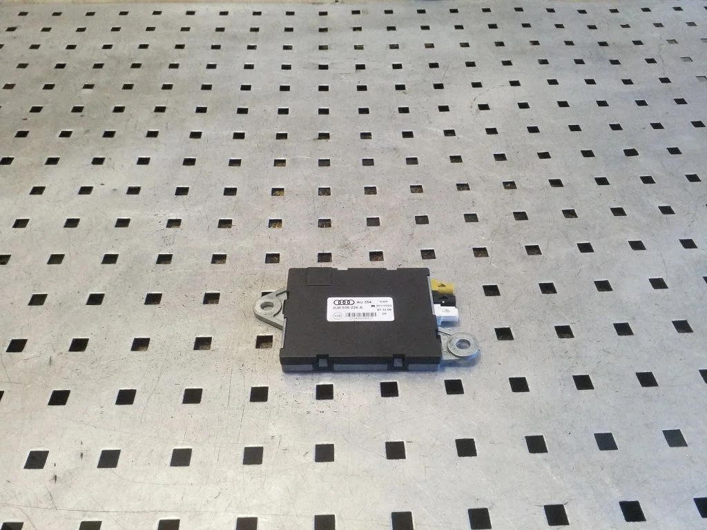 Aerial antenna amplifier 8J8035225A