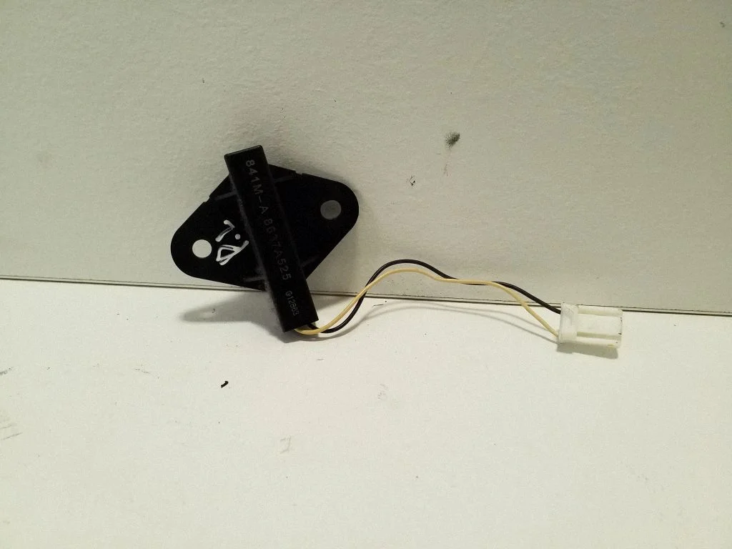 Aerial antenna amplifier – Mitsubishi Outlander (2013-2021)