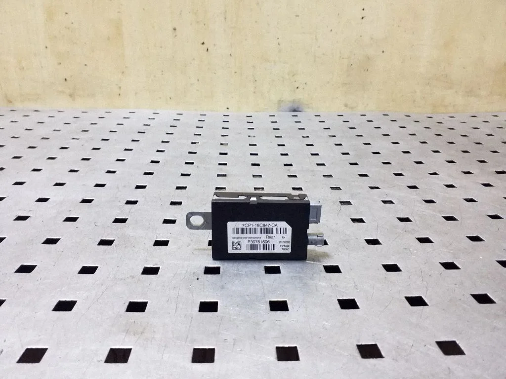 Antenas pastiprinātājs 7CP118C847CA