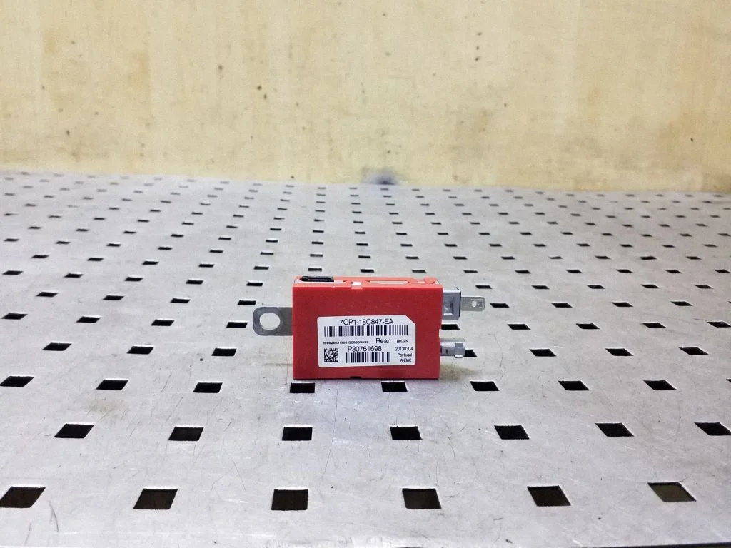 Aerial antenna amplifier – Volvo V40 (2012-2019)