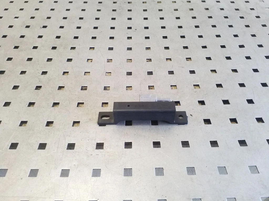 Aerial antenna amplifier – Nissan Qashqai (2010-2014)