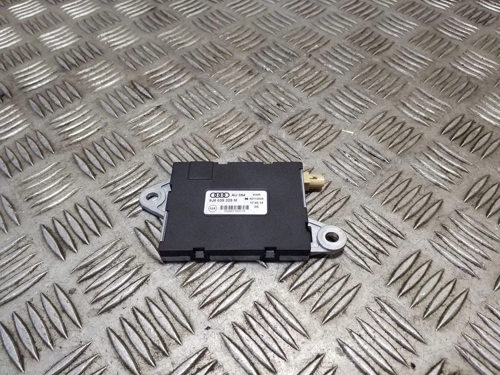 Wzmacniacz antenowy 8J8035225M