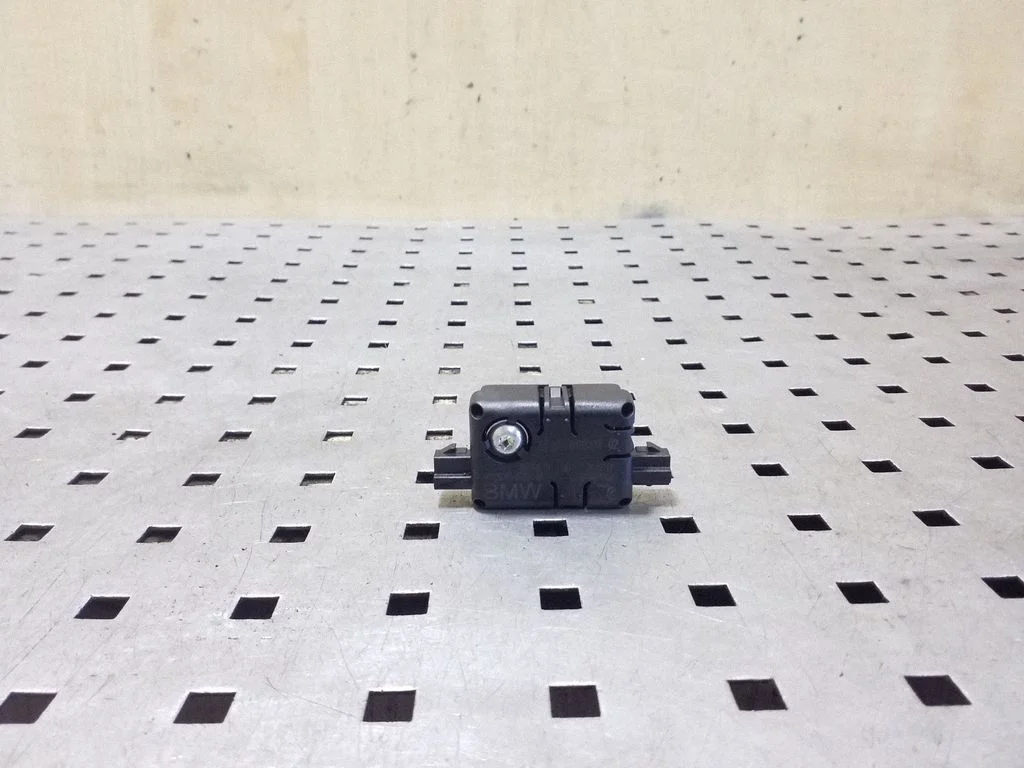 Aerial antenna amplifier – Mini Cooper Countryman R60 (2011-2016)