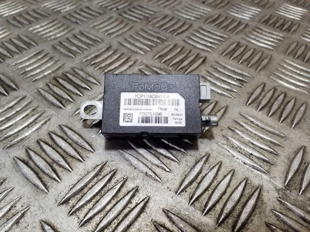 Antenas pastiprinātājs 7CP118C847CA