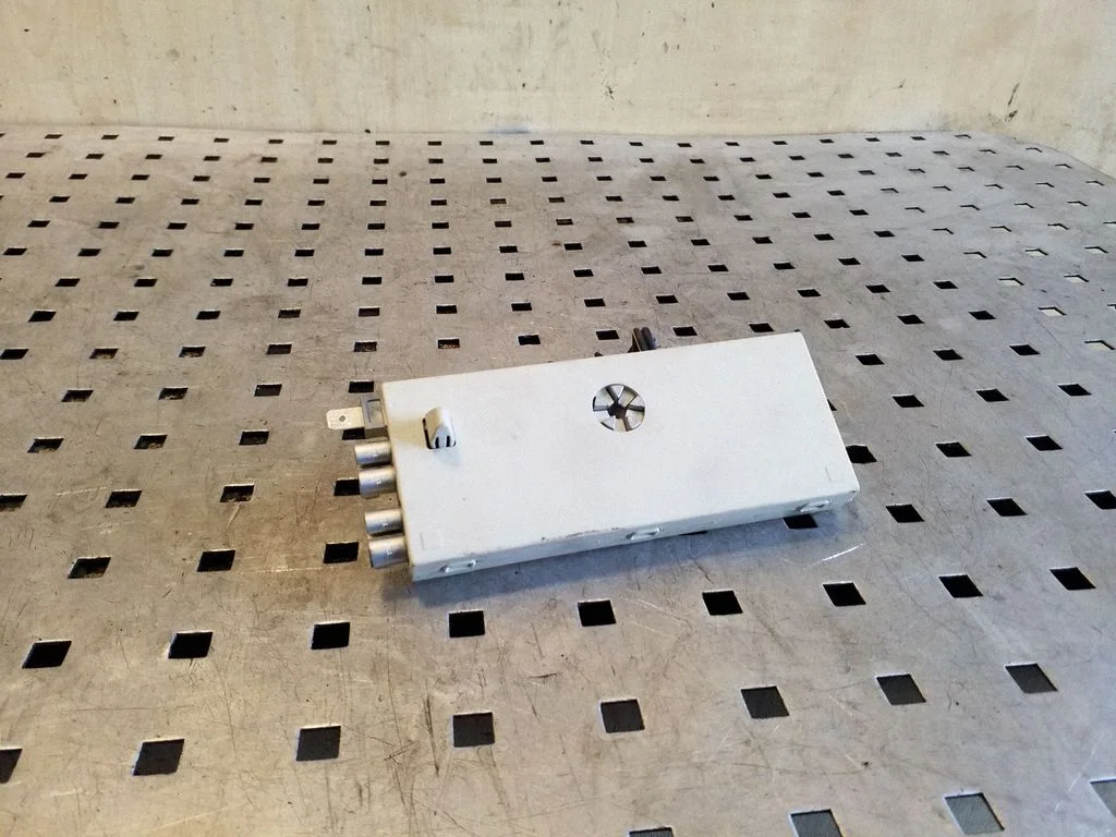 Aerial antenna amplifier – Volvo XC70 (2008-2013)