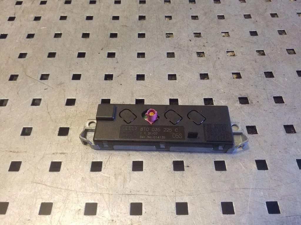 Aerial antenna amplifier – Audi A5 8T 8F (2007-2016)