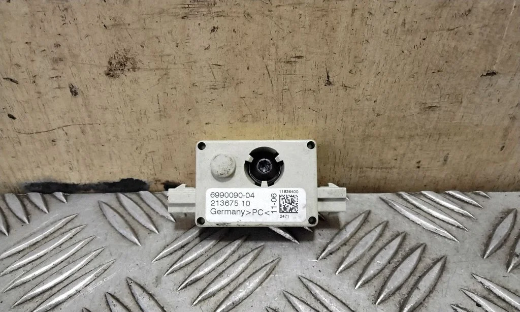 Antenas pastiprinātājs 6990090