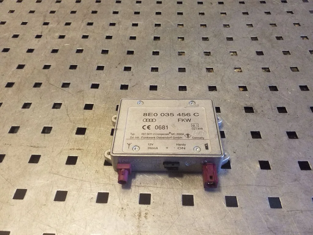 Antenas pastiprinātājs 8E0035456C