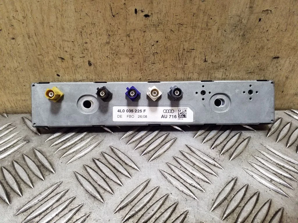 Wzmacniacz antenowy 4L0035225F