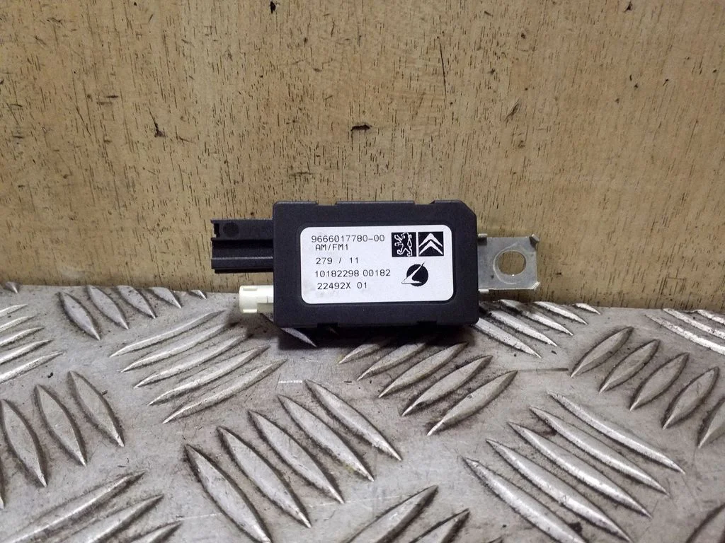 Antenas pastiprinātājs 9666017780