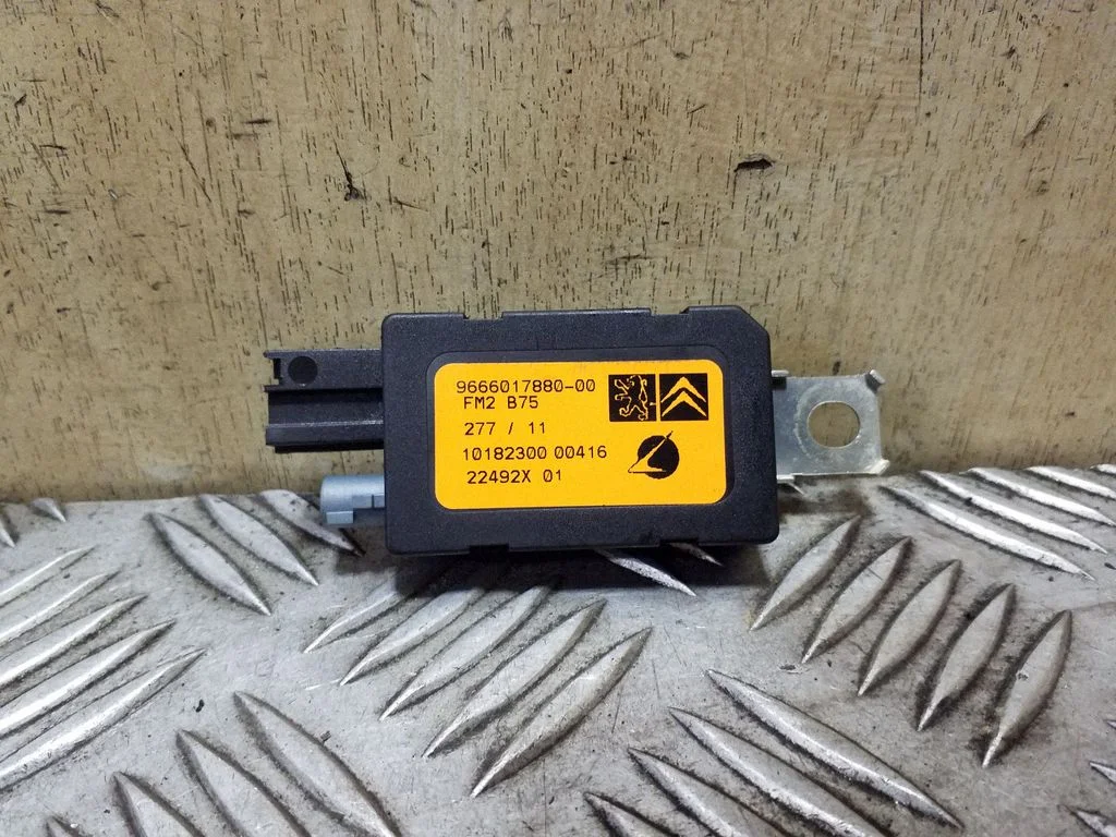 Antenas pastiprinātājs 9666017880