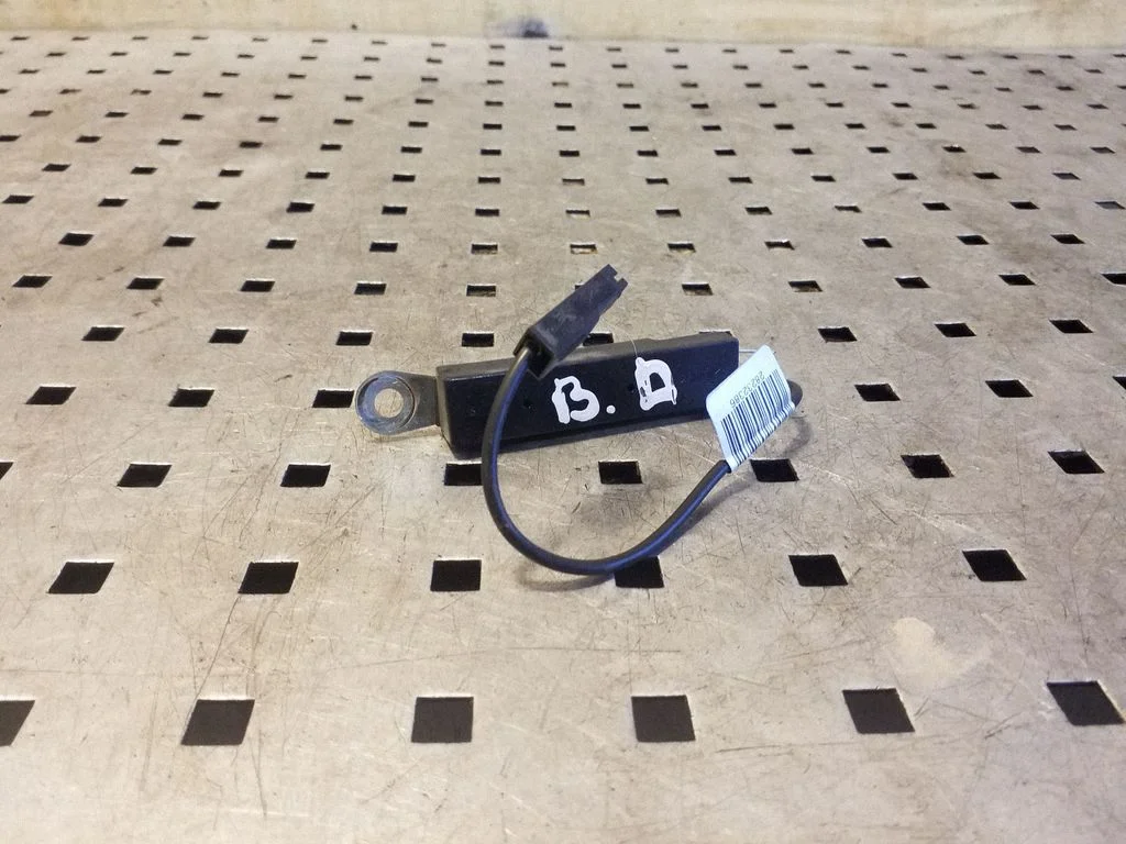 Antenas pastiprinātājs 7CP118K891AA