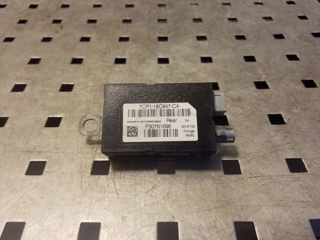 Antenas pastiprinātājs 7CP118C847CA