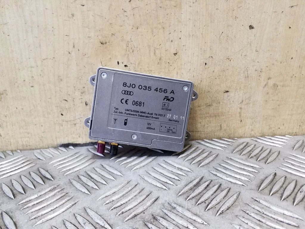 Aerial antenna amplifier 8J0035456A