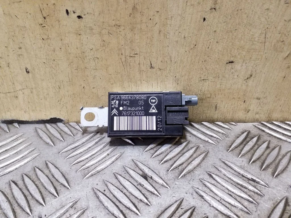 Aerial antenna amplifier 9664378080